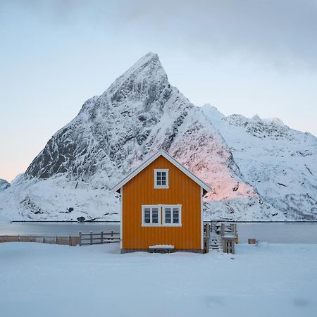 The Famous Yellow House Reine Buitenkant foto