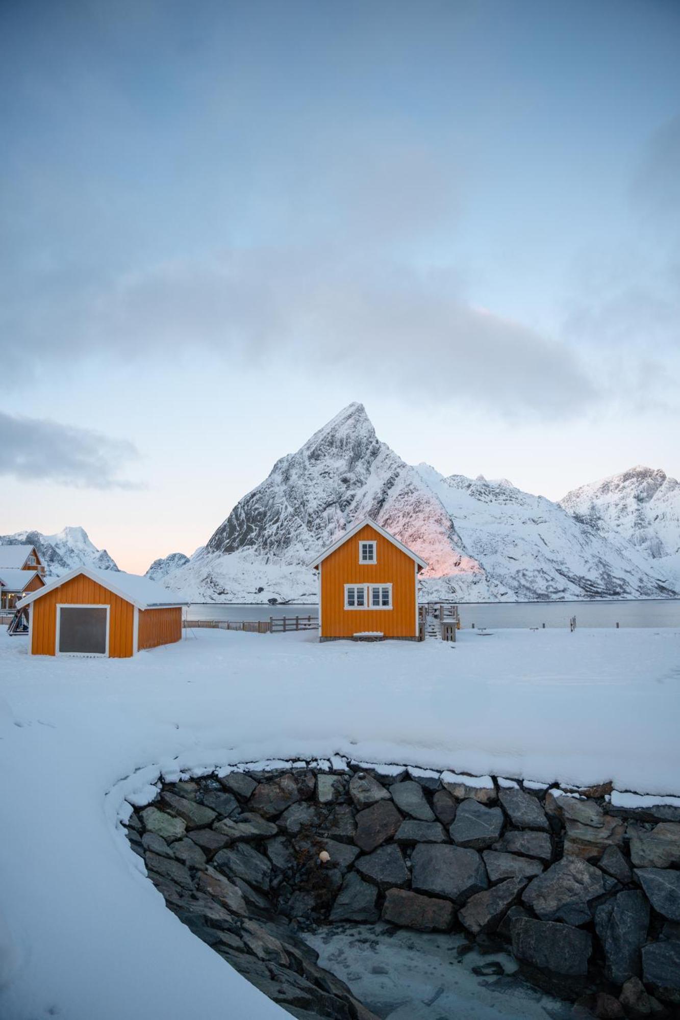 The Famous Yellow House Reine Buitenkant foto