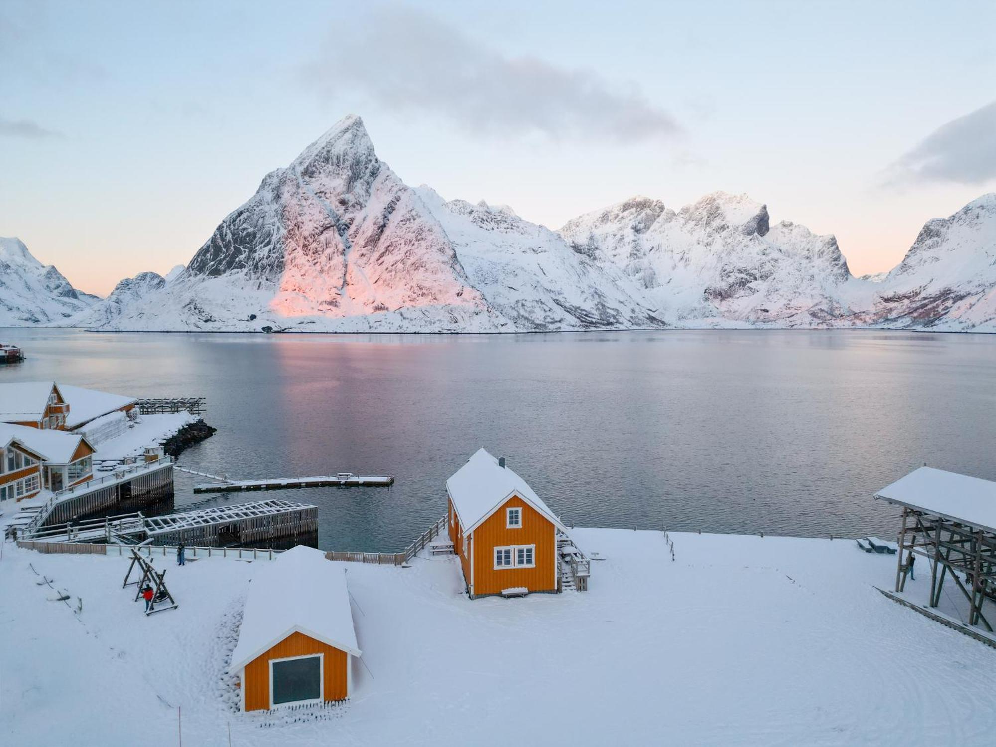 The Famous Yellow House Reine Buitenkant foto