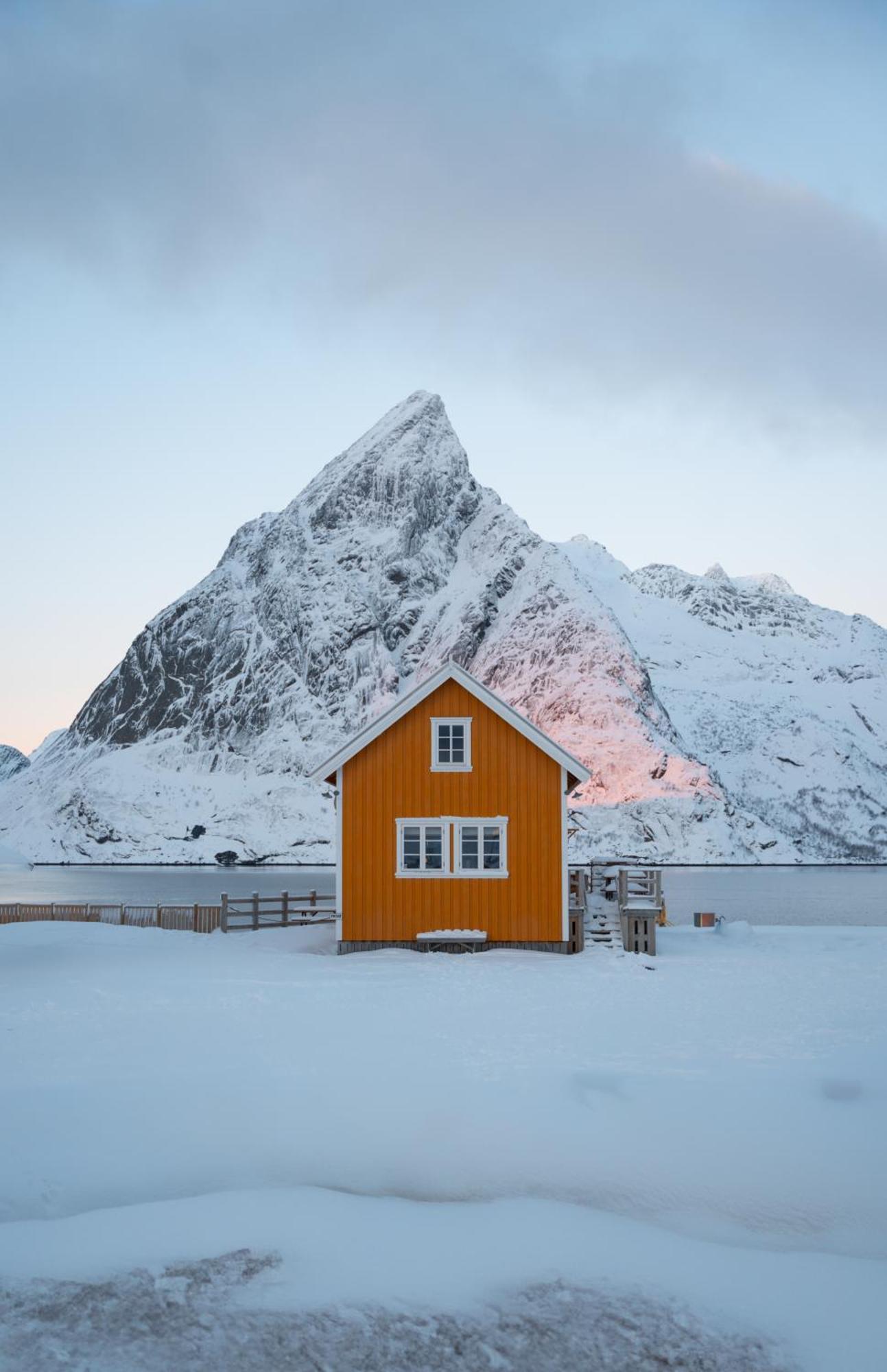 The Famous Yellow House Reine Buitenkant foto
