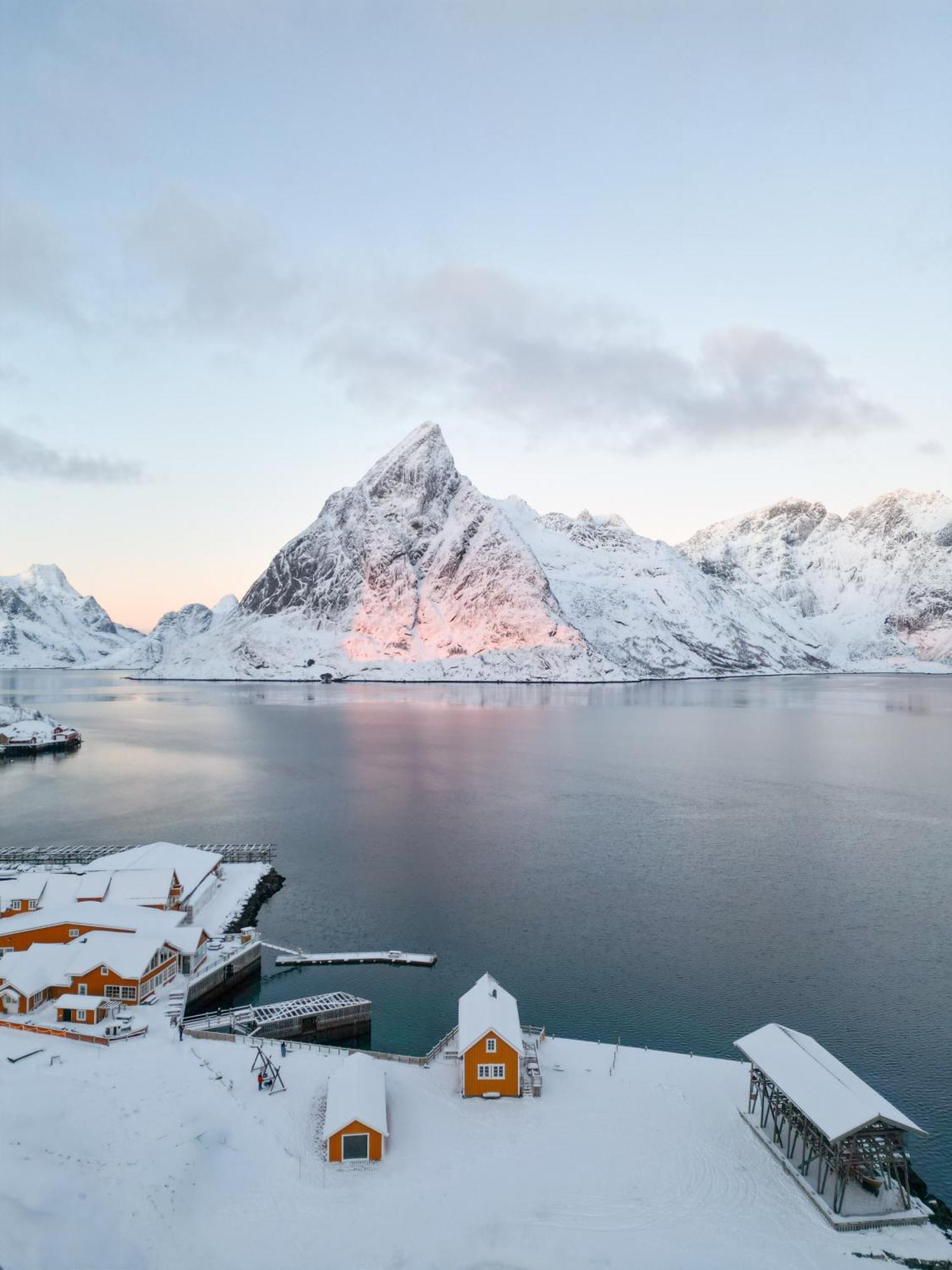 The Famous Yellow House Reine Buitenkant foto