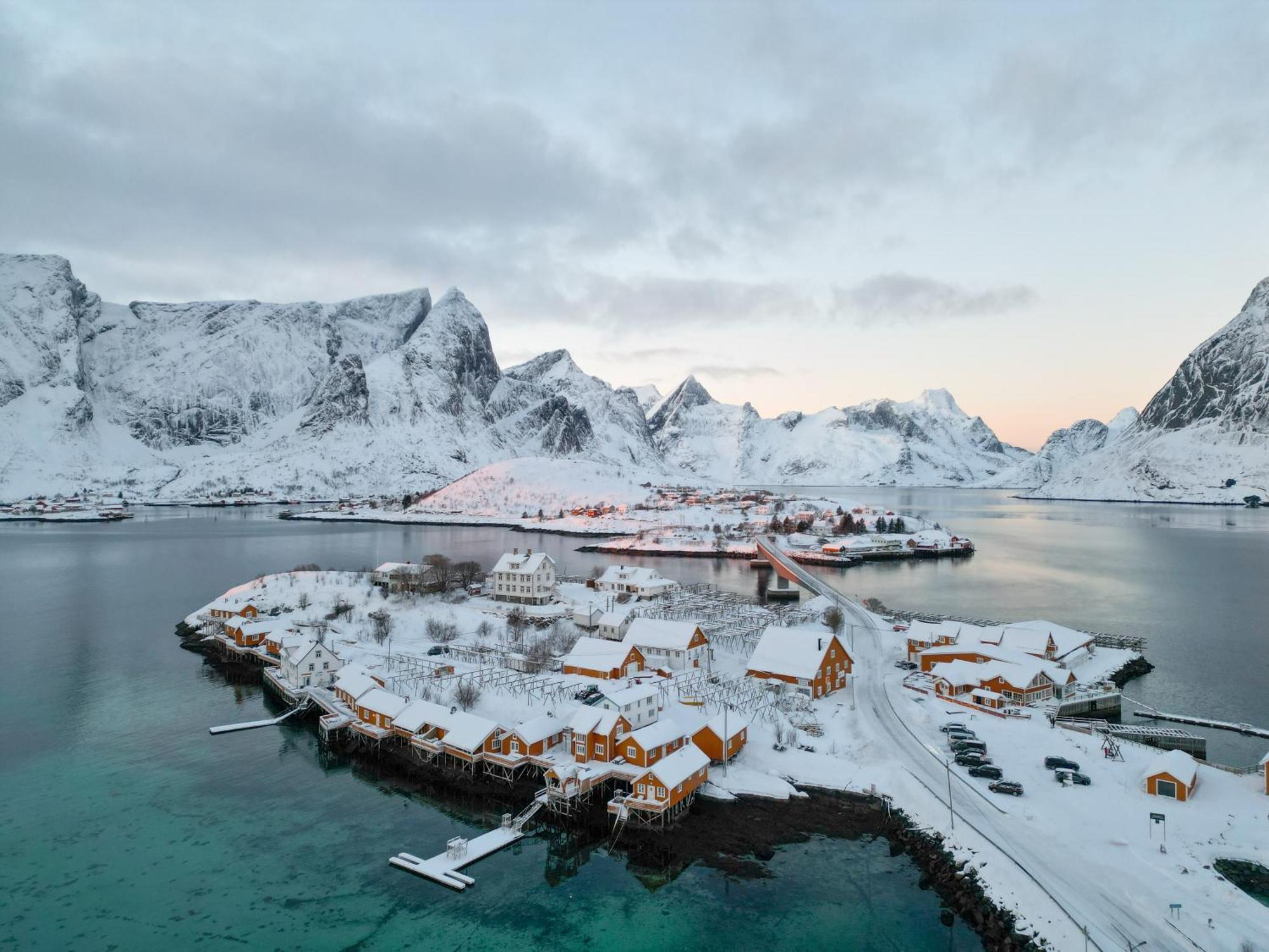 The Famous Yellow House Reine Buitenkant foto