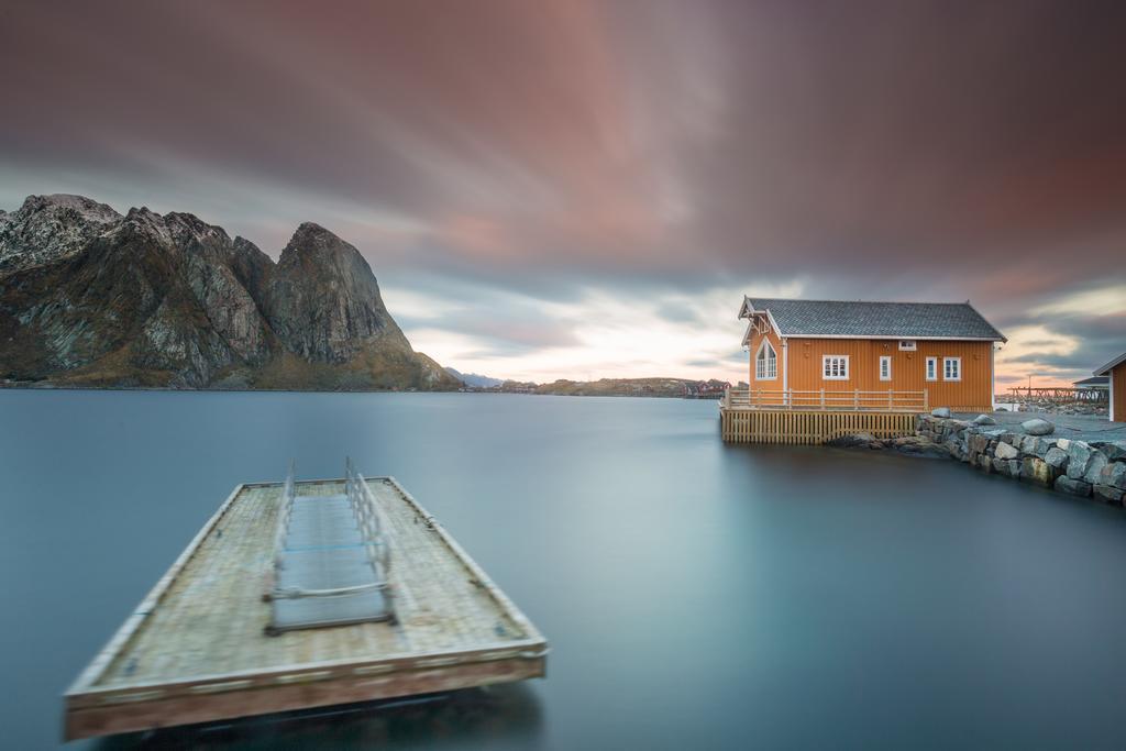 The Famous Yellow House Reine Buitenkant foto