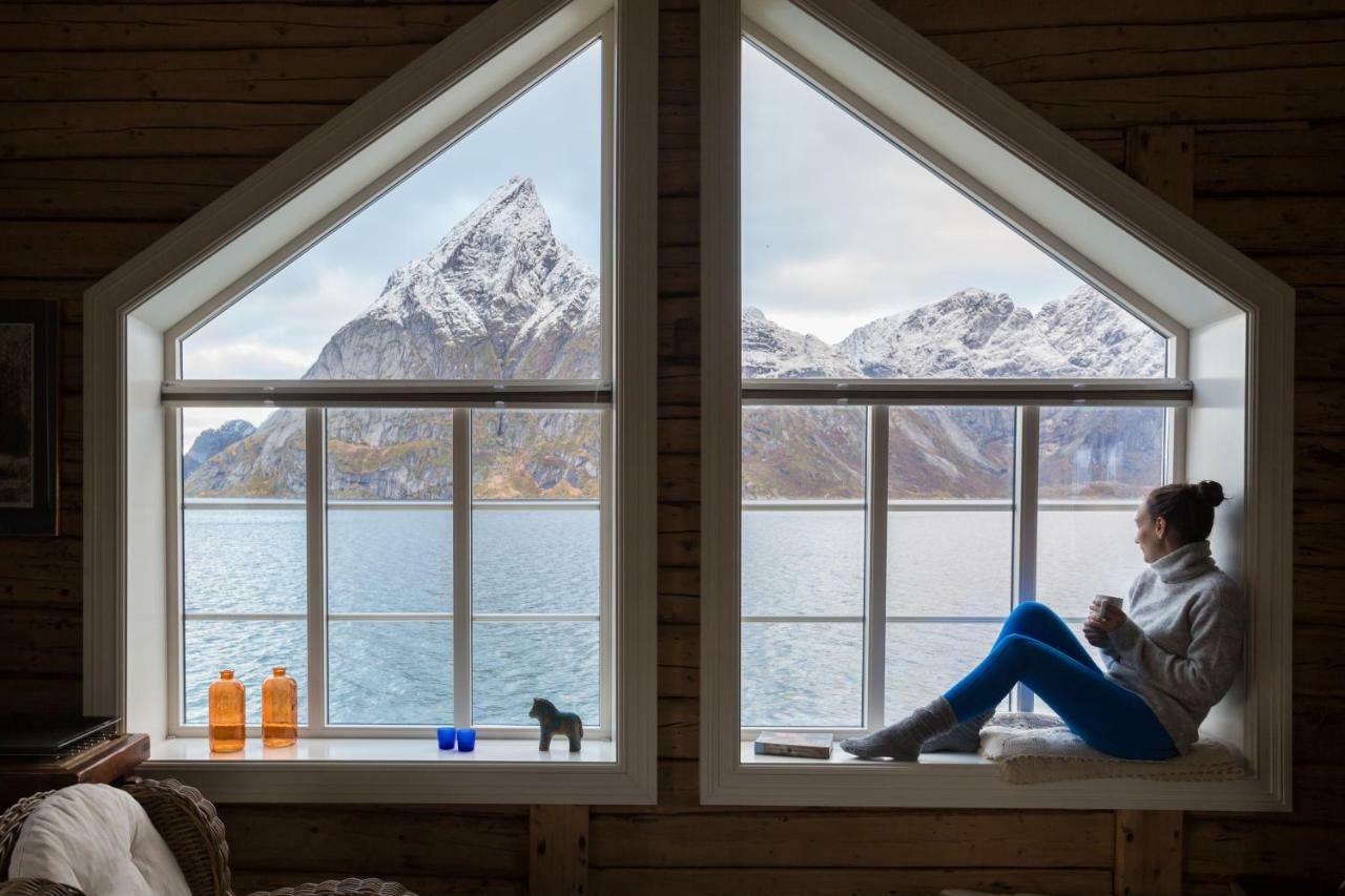 The Famous Yellow House Reine Buitenkant foto
